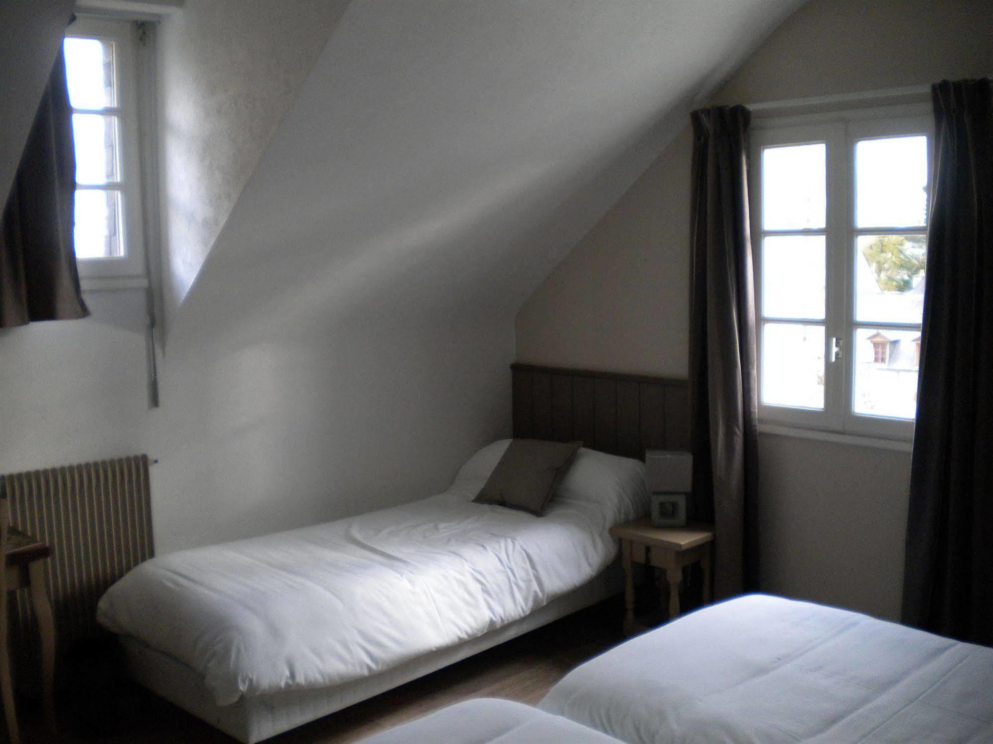 Contact Hotel - Hotel Le Lion D'Or ランバル エクステリア 写真