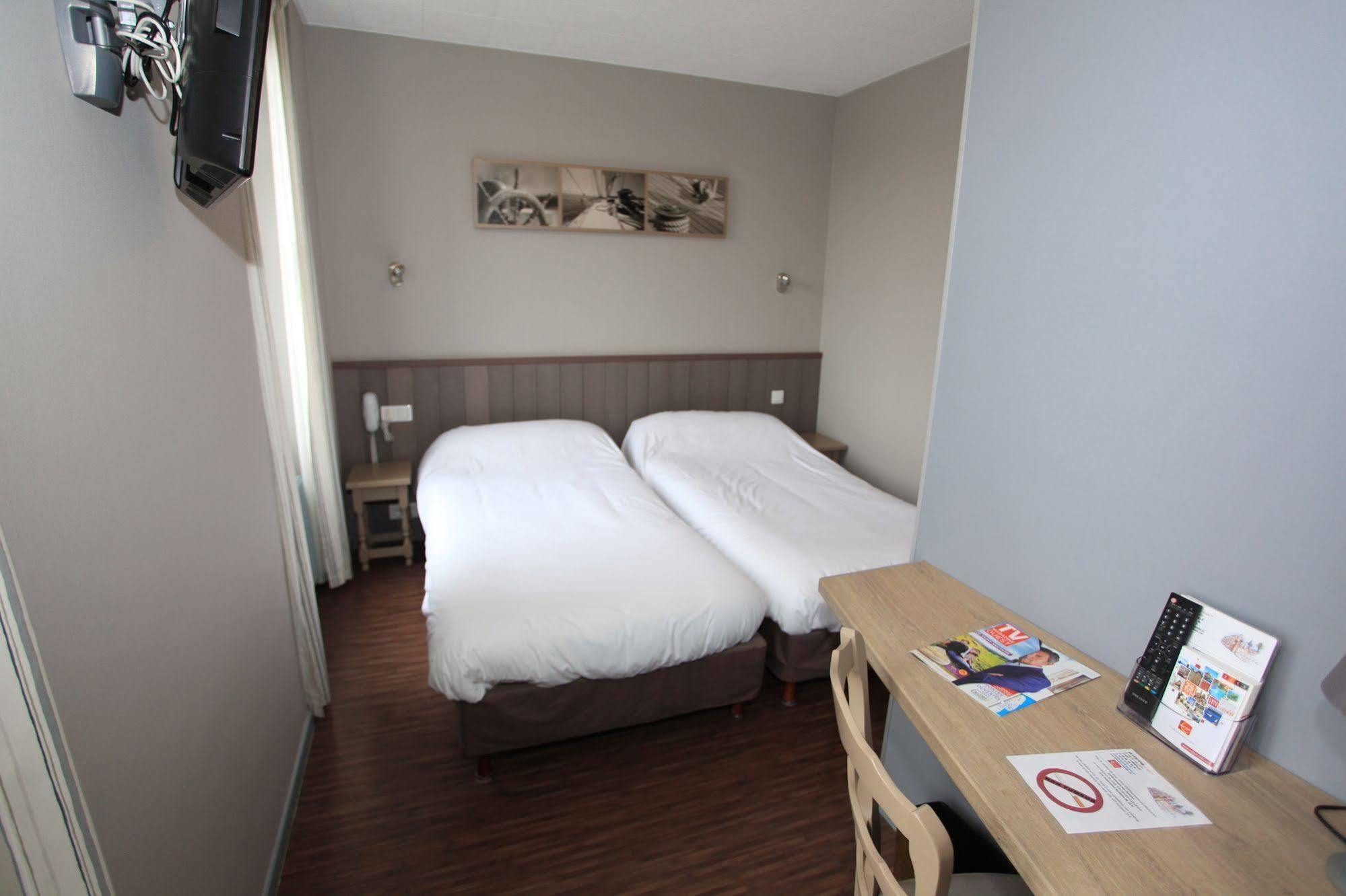 Contact Hotel - Hotel Le Lion D'Or ランバル エクステリア 写真