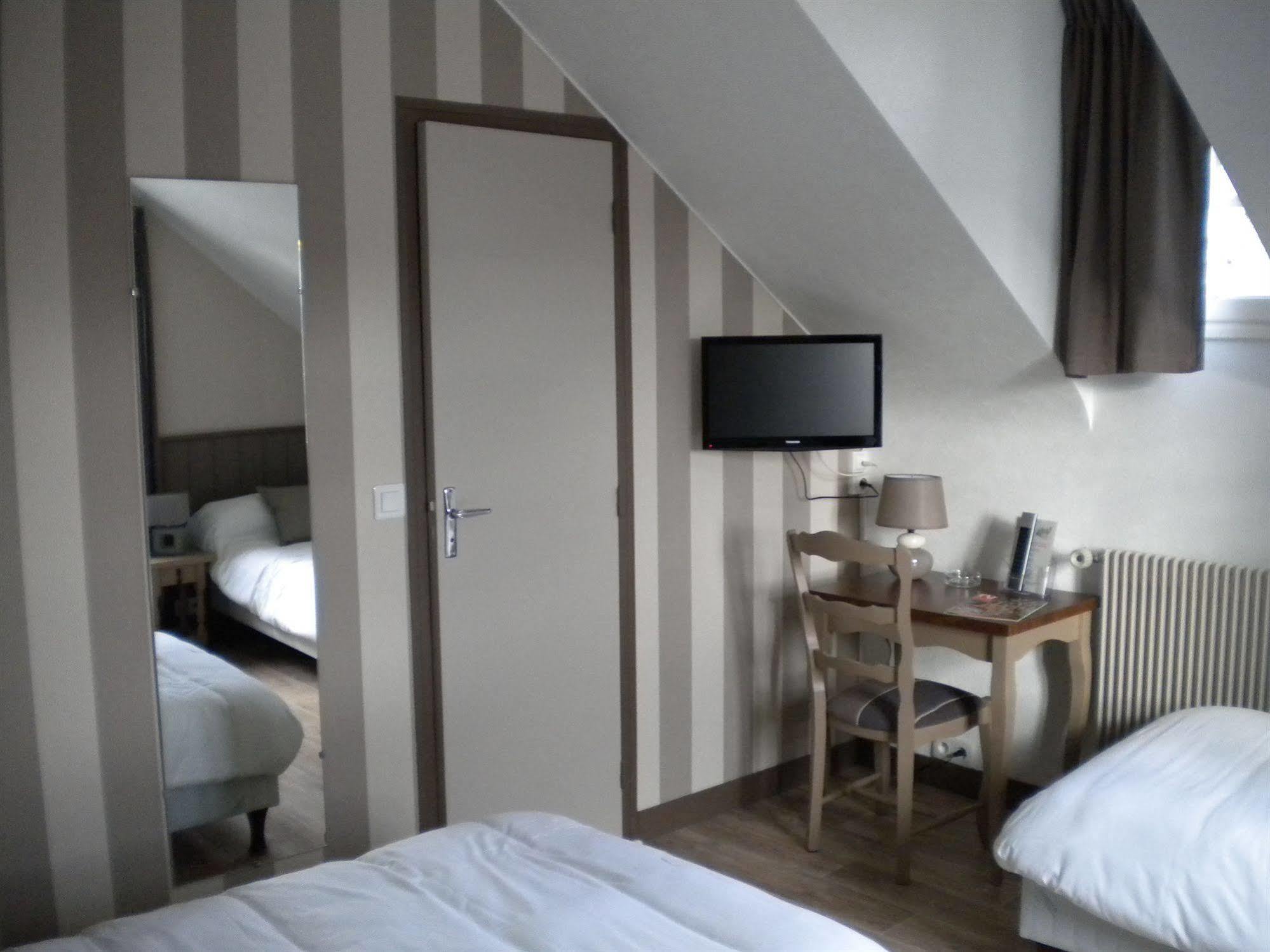 Contact Hotel - Hotel Le Lion D'Or ランバル エクステリア 写真